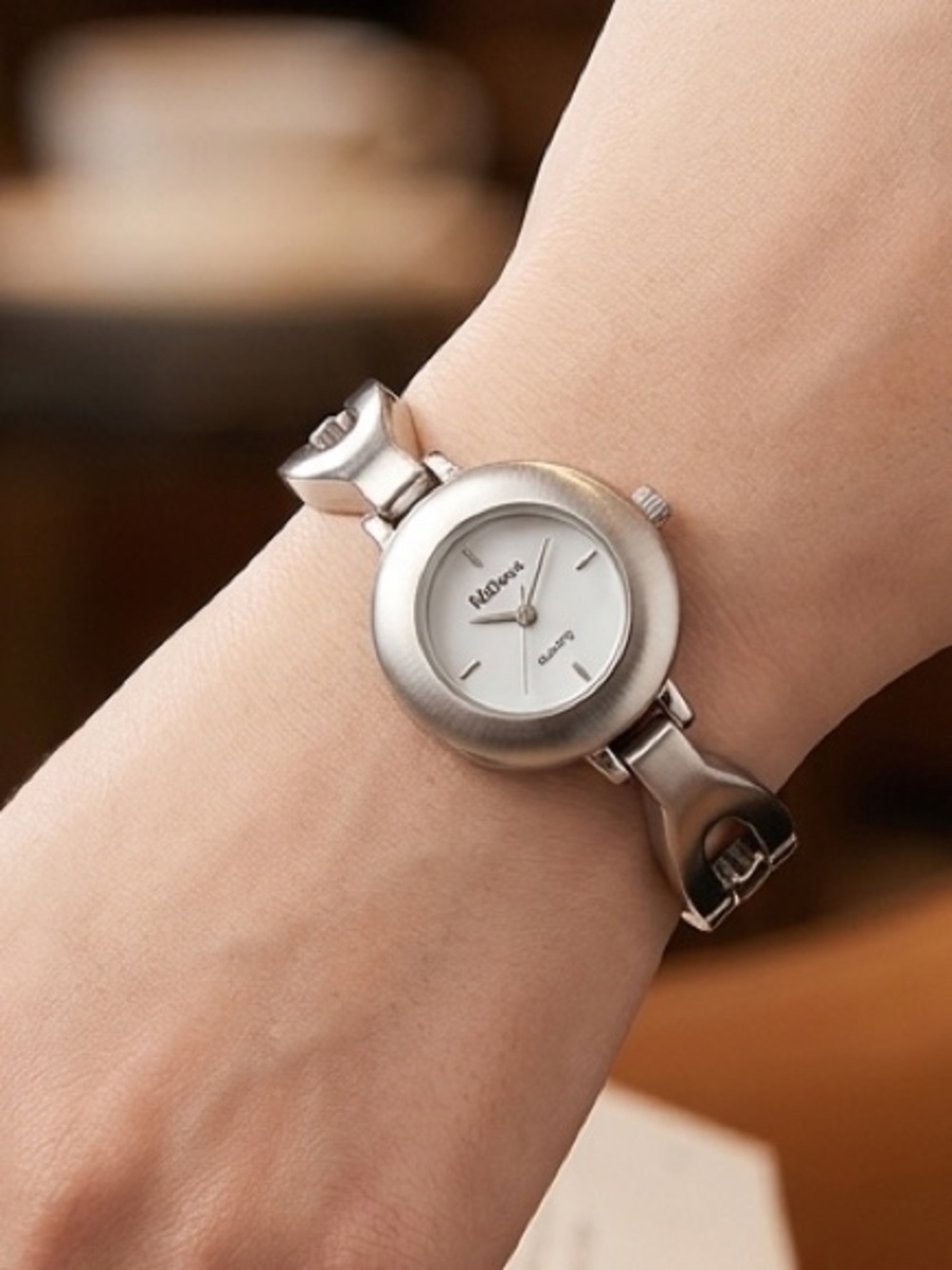 Sleek Silver Minimalist Watches with Stainless Steel Bands